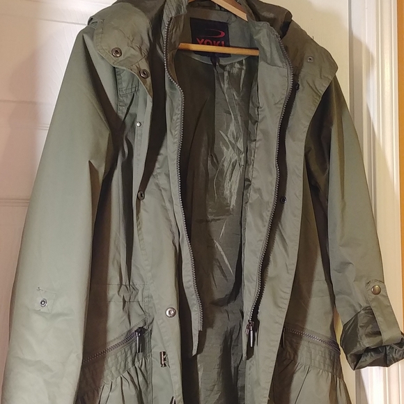 Like New Rain Coat, size L - Picture 6 of 11
